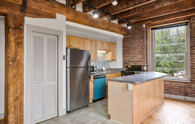 1 bed, 1.5 baths, 1,000 sqft, $1,425, Unit APT 10