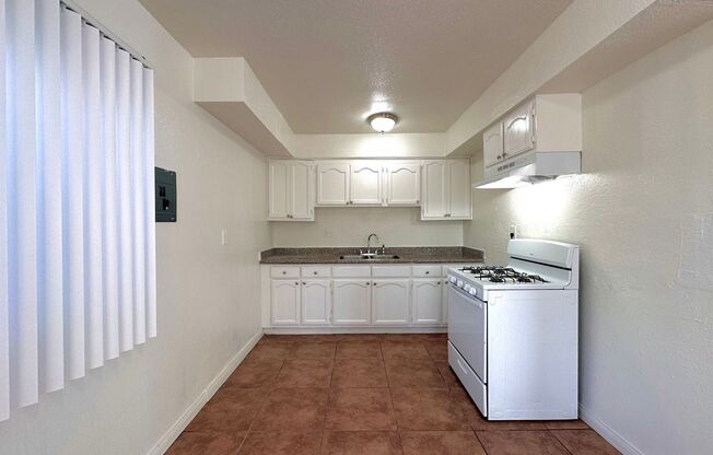 2 beds, 1 bath, 912 sqft, $1,895, Unit Unit 1