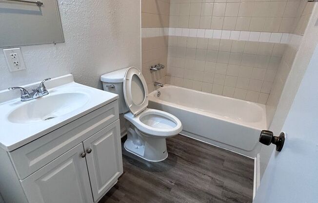 1 bed, 1 bath, 709 sqft, $895, Unit 423-147