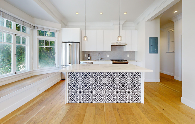 1305 LOMBARD ST