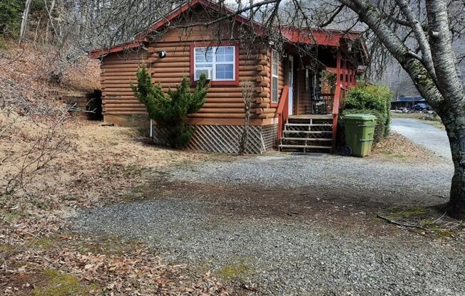 $950 - 2 Bedroom / 1 Bath Fully Furnished Log Cabin Near Cherokee