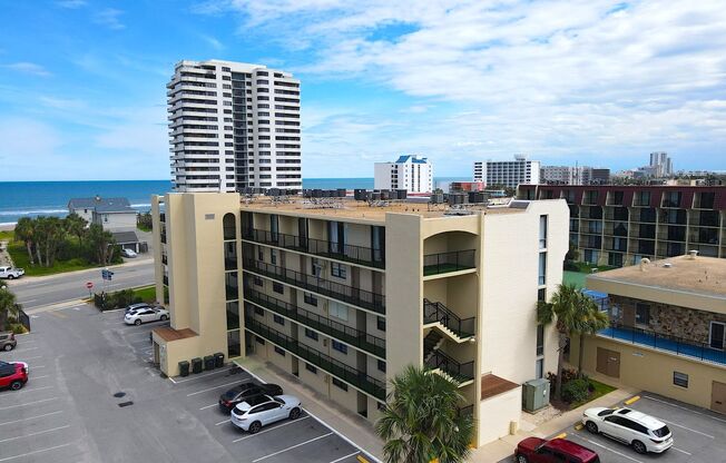 Amazing 1 Bed 1 Bath Furnished A1A Condo in Daytona Beach! Community Pool!!!