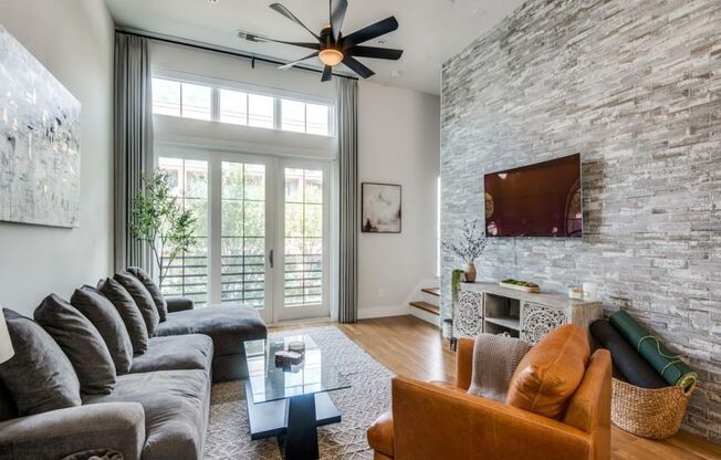 3 Bedroom Townhome in Uptown!