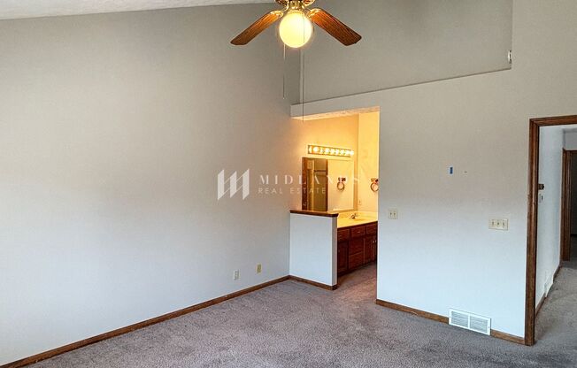 2 beds, 2 baths, $1,600