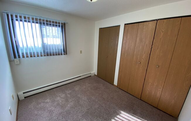 2 beds, 1 bath, $780, Unit 08