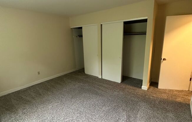 2 beds, 1 bath, $1,395, Unit 216
