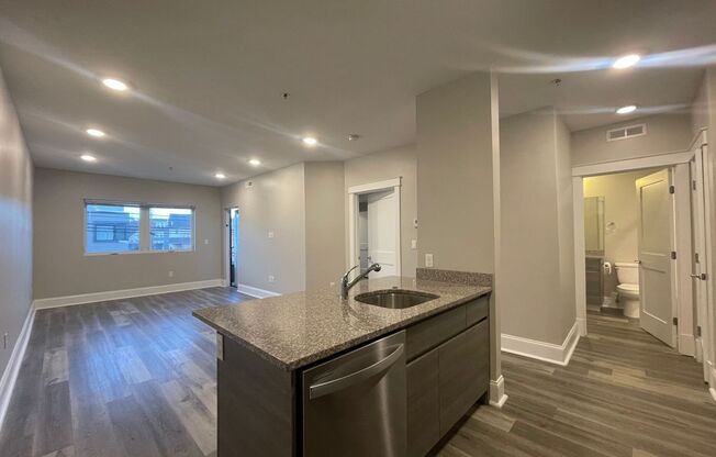 1 bed, 1 bath, 639 sqft, $2,375, Unit 220