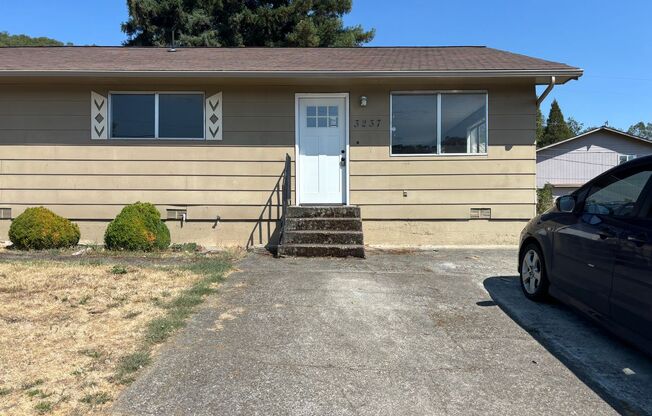 2 bedroom duplex in Newton Creek