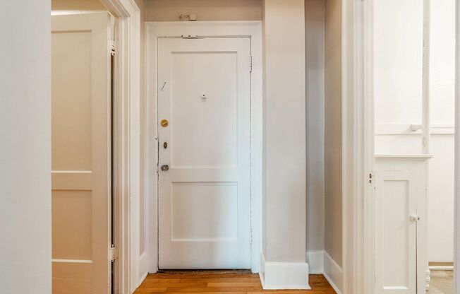 Studio, 1 bath, 400 sqft, $1,345, Unit 005