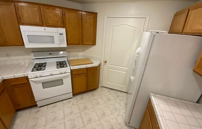2 beds, 2 baths, $1,295