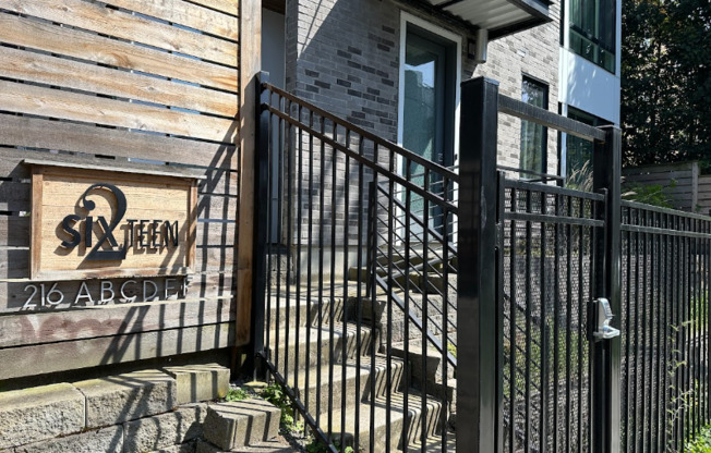 216 F 10 AVE E