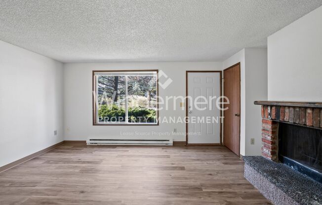 2702 E 31st