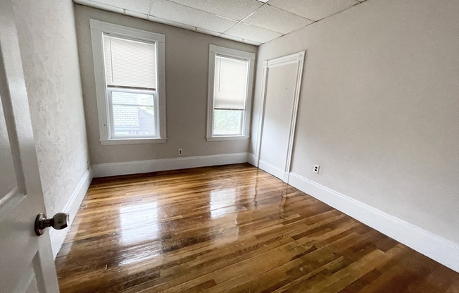 4 beds, 1 bath, $3,600, Unit 3