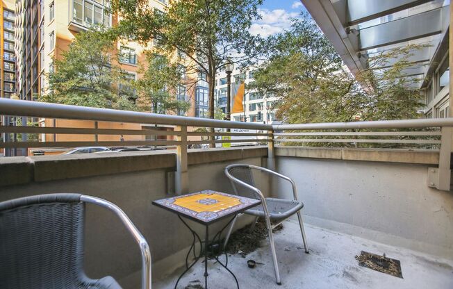 1 bed, 1 bath, $2,500