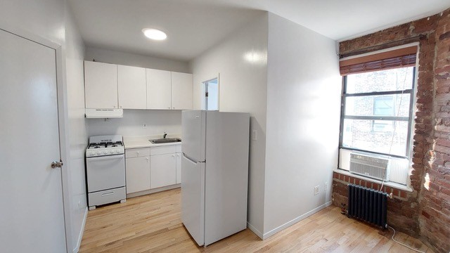 50 MACDOUGAL ST