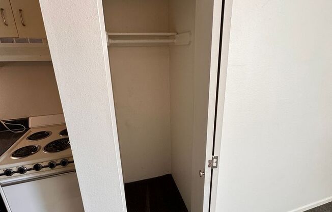 Studio, 1 bath, 320 sqft, $875, Unit 315