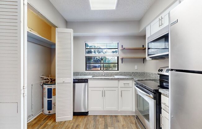Renovated 2 Bedroom / 1 Bathroom Apartment