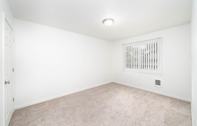 2 beds, 1 bath, 825 sqft, $1,325, Unit 13