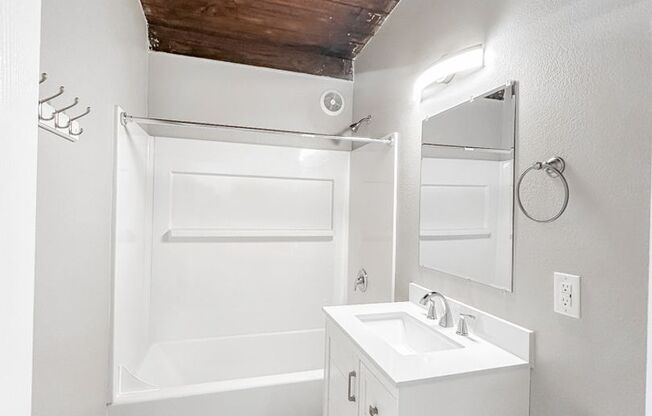 1 bed, 1 bath, 625 sqft, $1,200, Unit 09