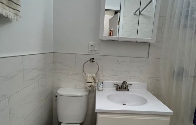 2 beds, 1 bath, $3,999, Unit 5A