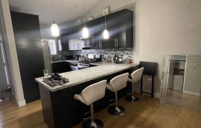 TOP FLOOR 2 BEDROOM FULLY FURNISHED CONDO