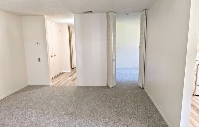 2 beds, 1 bath, 923 sqft, $1,855, Unit 140126