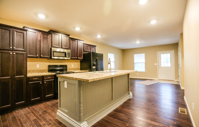 *--Walking Distance to MSU 4 bed 2.5 bath home and office with huge yard in the Phelps Grove Neighborhood!!--*