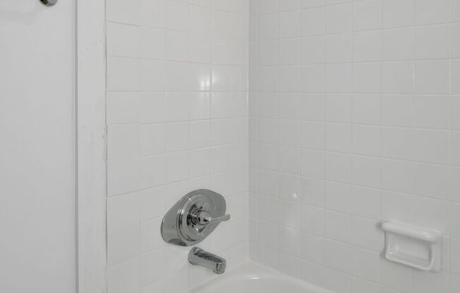 1 bed, 1 bath, 525 sqft, $1,130, Unit 1213-B