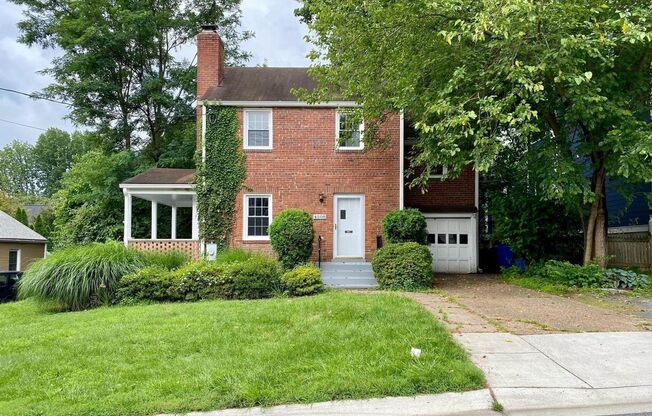 Adorable 3 Bedroom, 1 Full Bathroom Close in Bethesda Home!