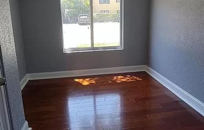 Single Family Home in Lake Worth (4-bed / 2-bath)