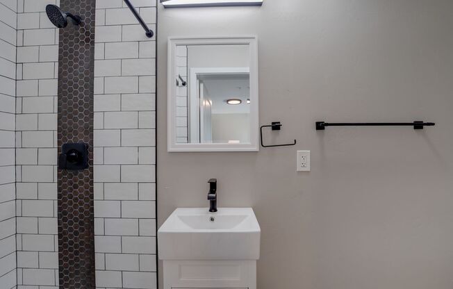 3 beds, 3 baths, 1,070 sqft, $4,095, Unit 101