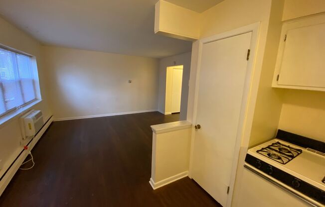 1579 Farwell