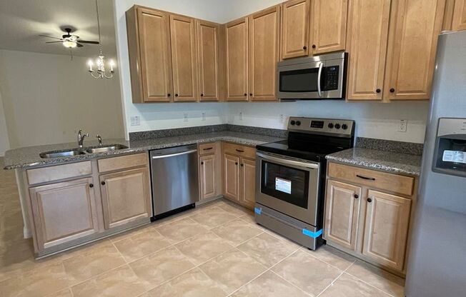 3 beds, 2 baths, 1,600 sqft, $1,690, Unit B