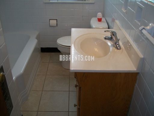 2 beds, 1 bath, $1,050