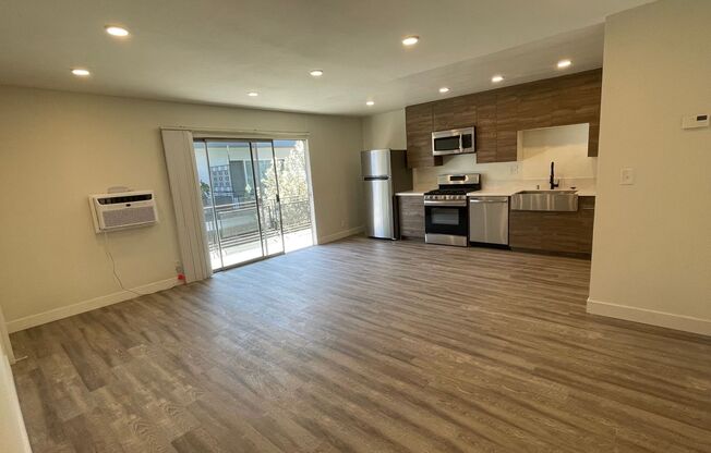 2 beds, 2 baths, 1,000 sqft, $3,250, Unit 01 07