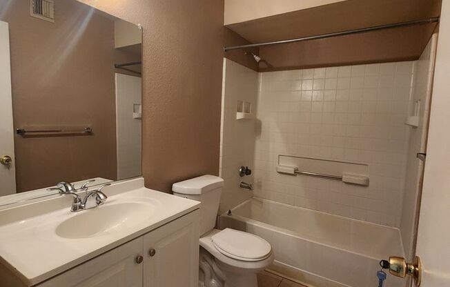 2 beds, 2 baths, $1,350, Unit # 1078