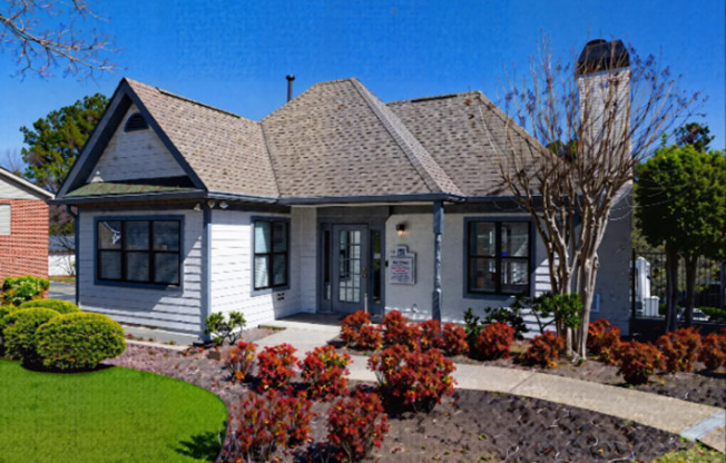 3 beds, 2 baths, 1,250 sqft, $1,575, Unit 401