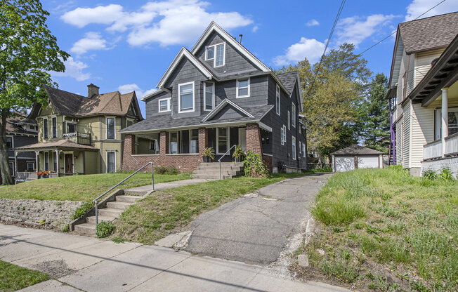 335 JAMES AVE SE