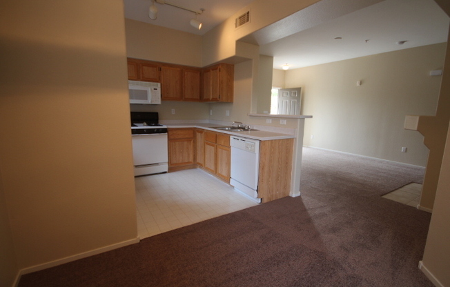 3 beds, 2 baths, $1,695, Unit # 1008