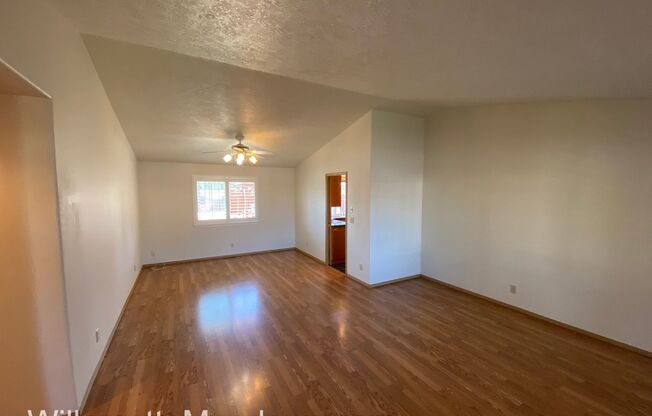 Beautiful 3 Bedrooms, 2 Bathrooms, In Aumsville