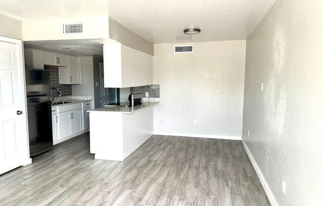 1 bed, 1 bath, 650 sqft, $1,095, Unit Unit 26