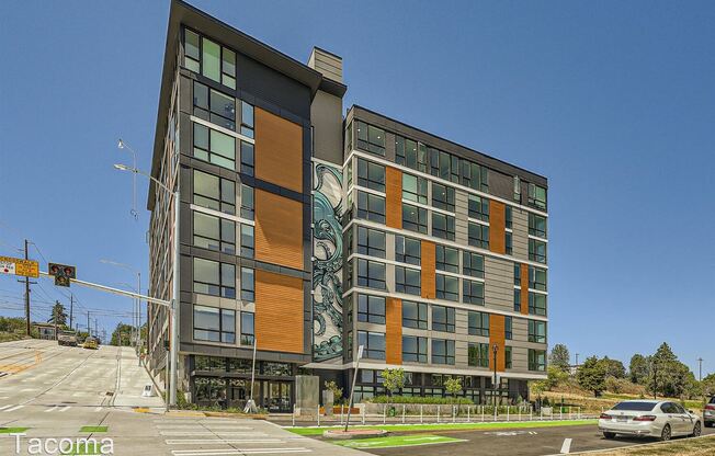 OFFERING 6 WEEKS FREE on select units!