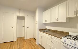 1 bed, 1 bath, $2,400, Unit 17