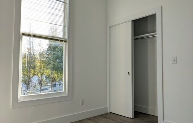 2 beds, 1 bath, $3,095, Unit 100 Haight Street Rear