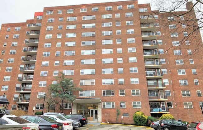 1 bed, 1 bath, $2,400, Unit 3I