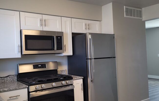 2 beds, 1 bath, 800 sqft, $1,395, Unit #16
