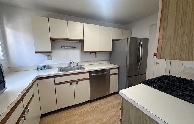 3 beds, 2.5 baths, 1,380 sqft, $3,500, Unit 5