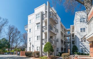 Conveniently Located Condo in Elizabeth Village!
