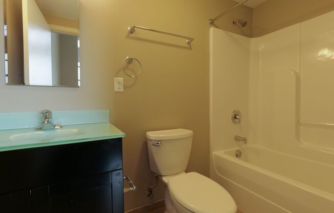 2 beds, 2 baths, 1,295 sqft, $2,090, Unit 202