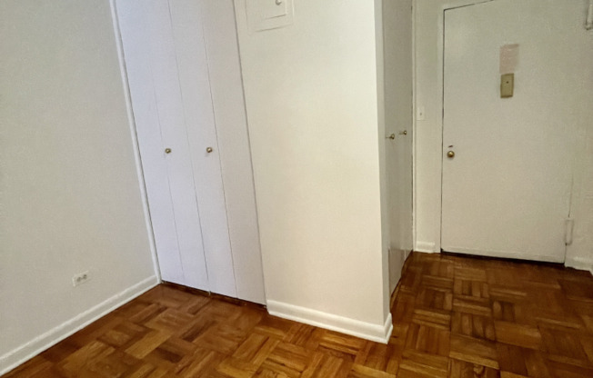 Studio, 1 bath, $2,200, Unit 1H